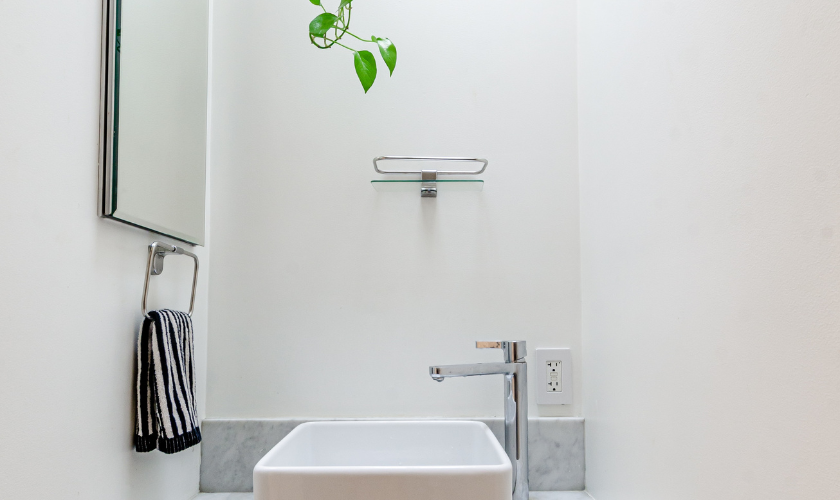 Essentials For Sprucing Up Your Guest Bathroom — LIVEN DESIGN